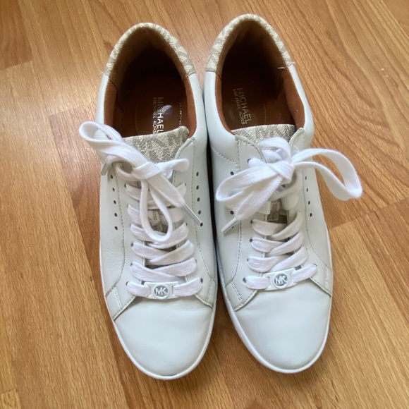 White sneakers - Picture 2 of 6